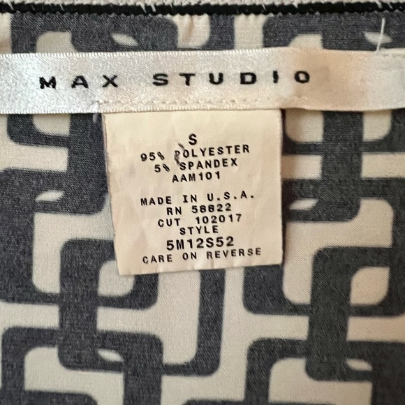 Vintage Max Studio Black and Off-White Abstract Chain Print Wrap Dress - Picture 5 of 6